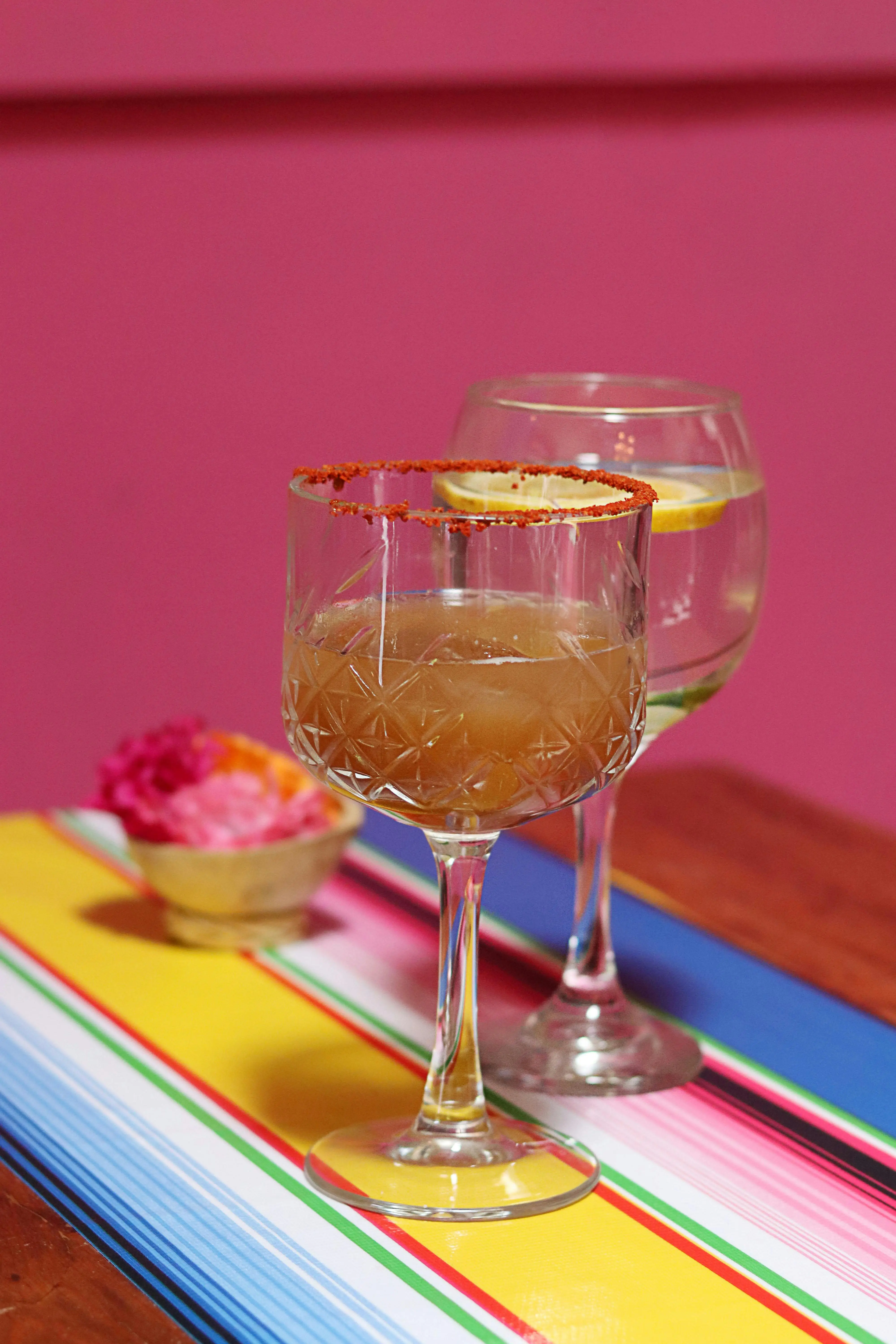 Jak zapakować kieliszki na prezent – praktyczny przewodnik łączący bezpieczeństwo z elegancją